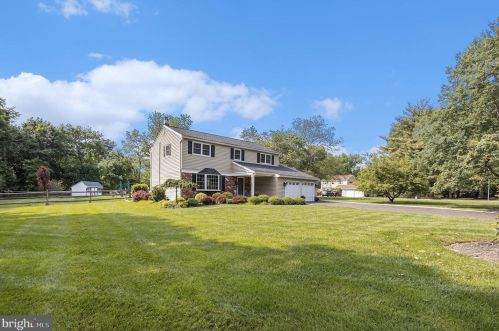 790 Maple Hill Dr, Blue Bell, PA 19422-2056