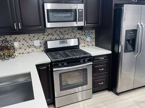 8208 Olanda St, Paramount CA 90723-2723 exterior