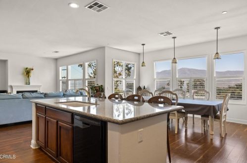 871 Coronado Cir, Santa Paula CA  93060-1666 exterior
