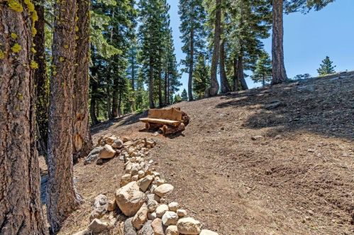11298 Ski Slope Way, Truckee CA  96161-6603 exterior
