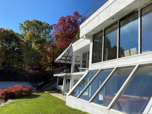 59 Ore Hl Rd, Lakeville CT  06039-1341 exterior