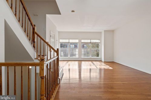 2485 Wheat Meadow Cir, Herndon VA  20171-3055 exterior