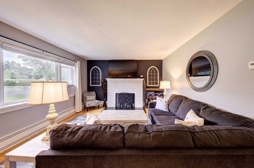 72 Maple Ave, Fishkill NY  12524-2213 exterior