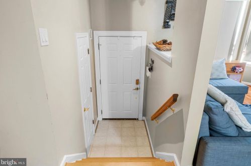 1944 Wicklow Ct, Woodbridge VA  22191-3459 exterior