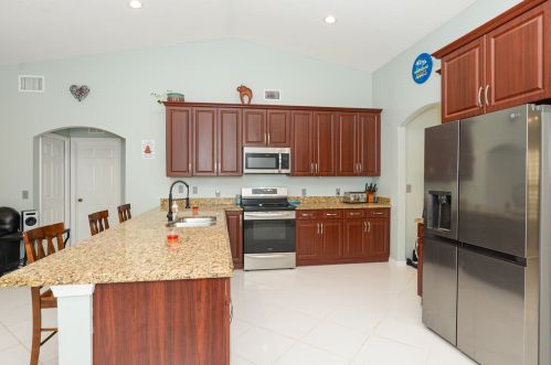 325 Gulfstream Ave, Fort Pierce FL 34983-1219 exterior