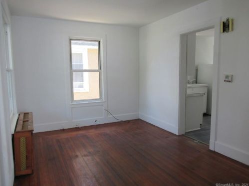 68 Raymond St, United States Coast Guard Ac CT  06320-3816 exterior