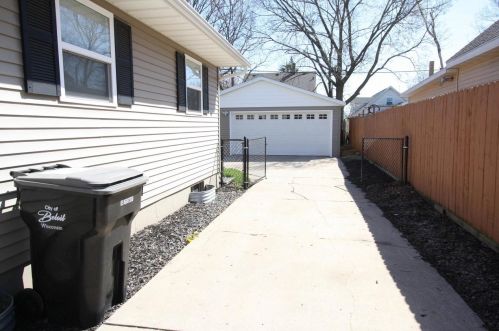 1613 Bluff St, Beloit WI  53511-3410 exterior