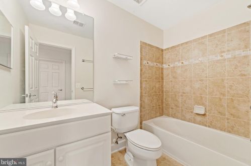 14631 Weeburn Way, Woodbridge VA  22191-4043 exterior