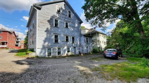 9 Milton St, Putnam, CT 06260-1407