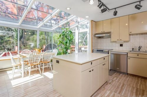 163 Barncroft Rd, Stamford CT 06902-1253 exterior