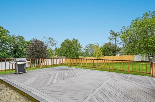 3339 Nutly Cir, Yorktown Hgts NY  10598-1206 exterior