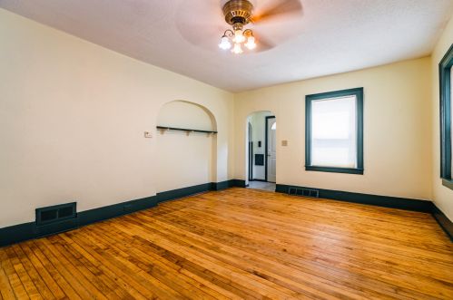 909 Division St, La Crosse, WI 54601-4775