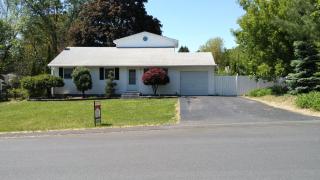 7 Wedgewood Dr, Albany, NY 12211-1918
