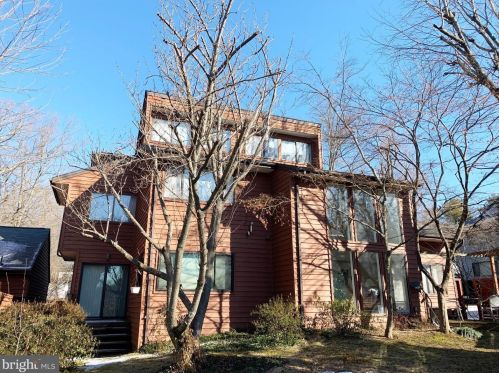 2120 Bay Ln, Herndon, VA 20191-4159