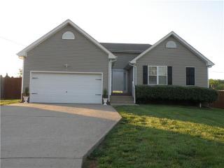 2608 Marymont Dr, Clarksville, TN 37042-8106