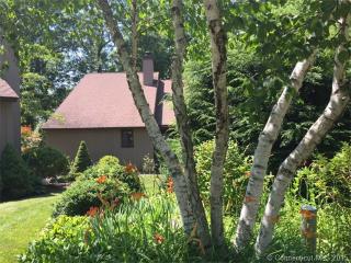 11 Byron Dr, Avon, CT 06001-4506
