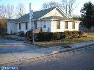 152 Delaware Dr, Pennsville, NJ 08070-3324
