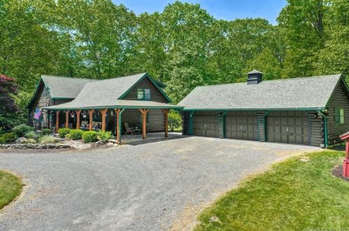 121 Guinea Rd, Upper Stepney, CT 06468-1076