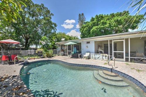 2525 16th Pl, Cape Coral, FL 33904-3202