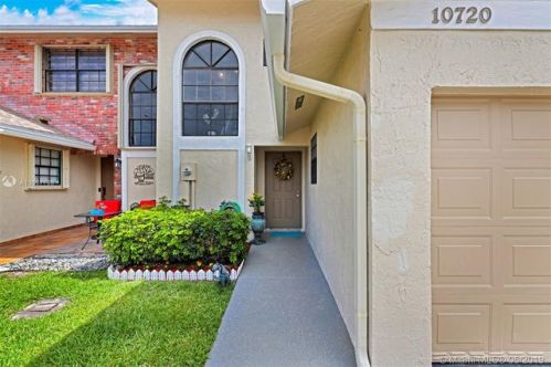 10720 11th St, Hollywood, FL 33026-4008