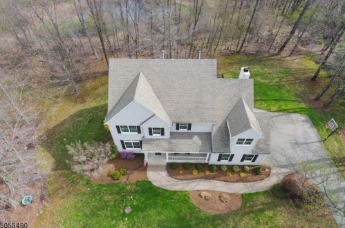 31 Castle Ct, Dover NJ  07869-2024 exterior