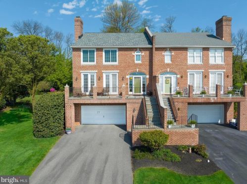 27 Stone Tower Ln, Wilmington, DE 19803-4536