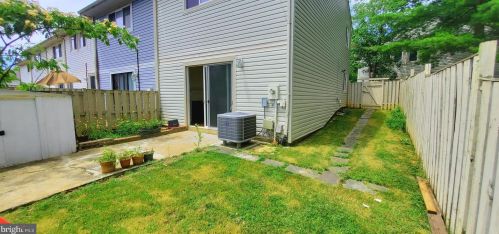 425 Reneau Way, Herndon VA  20170-4521 exterior