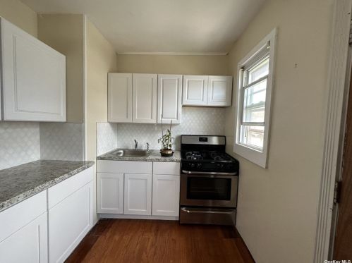 402 Beach 9th St, Far Rockaway NY  11691-5522 exterior