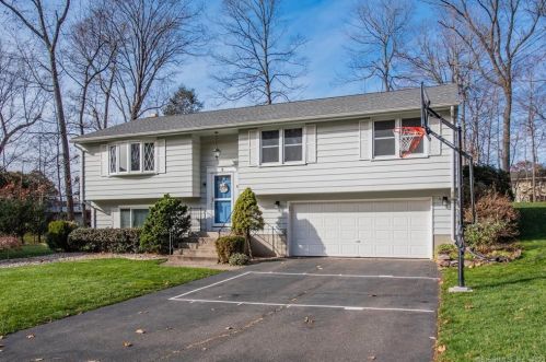 17 Fox Rd, Plainville, CT 06062-1808