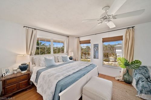 220 Palm Lk Dr, Sanibel FL 33957-5601 exterior