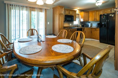 124 Statesir Pl, Tinton Falls NJ  07701-6143 exterior