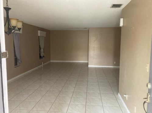 5693 Boynton Bay Cir, Boynton Beach FL  33437-2639 exterior
