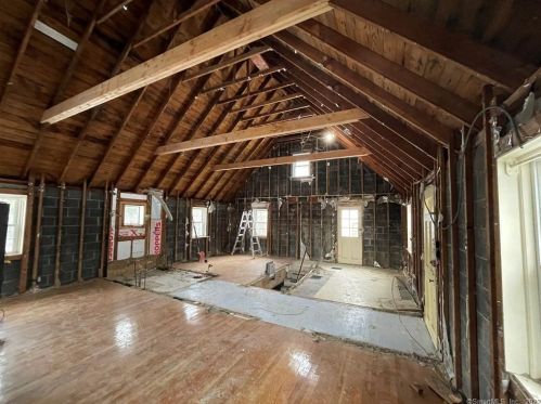 581 Maple St, Litchfield CT  06759-2105 exterior