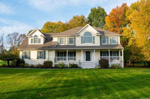 2 Leslie Ln, Camp Bell Hall, NY 10916-3338