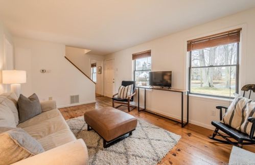 2 Katherine Rd, Lyme CT  06371-1620 exterior