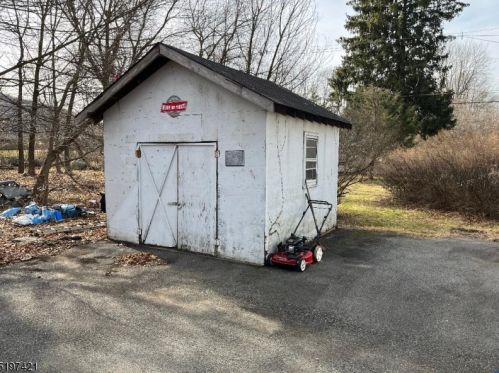 284 Dewey Ave, Wharton NJ  07885-1301 exterior