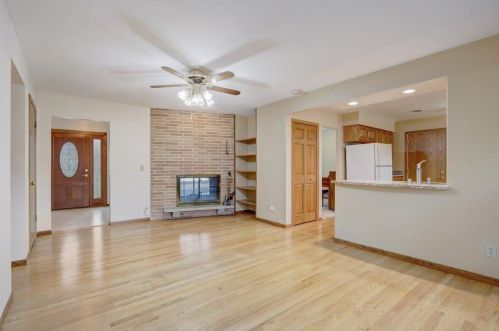 2335 Graylog Ln, Waukesha WI  53151-2921 exterior