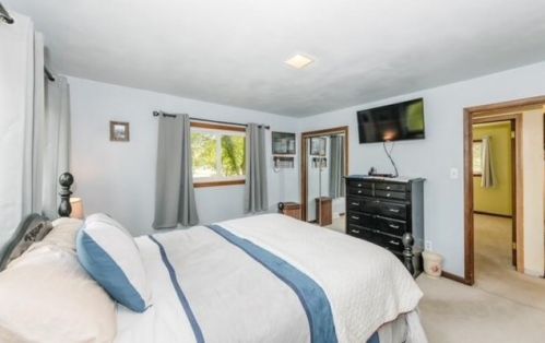 12449 Pilot Dr, Thiensville WI  exterior