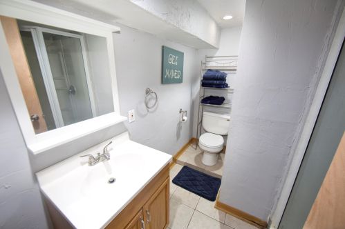 5581 Honey Creek Dr, Milwaukee WI  53221-4062 exterior