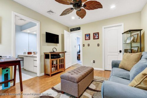 98 Jib Ln, Bricktown NJ  08723-6747 exterior