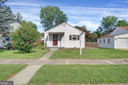 805 Front St, Rudytown, PA 17070-2032