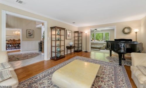 43 Mdw Blf Rd, Greystone Park NJ 07950-1951 exterior