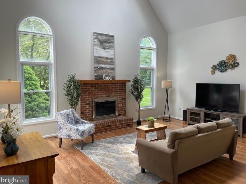 32 Windward Ct, Collegeville PA  19426-2869 exterior