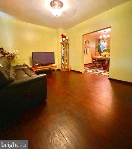 1216 Derry St, Harrisburg, PA 17104-1026
