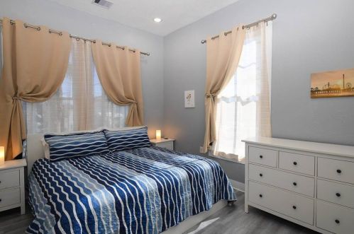 811 10 St, Galveston TX 77550-5118 exterior