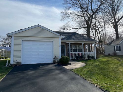 211 Canterbury Dr, Panamoka, NY 11961-2007