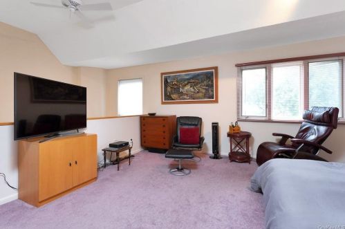 45 Spg Pond Dr, Crotonville NY  10562-2034 exterior