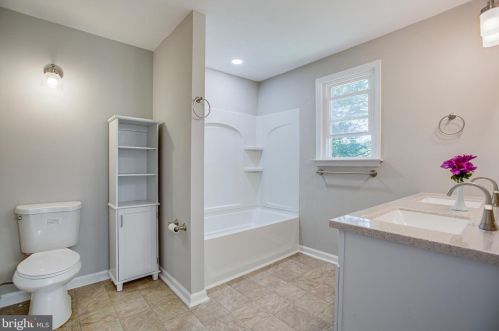 10600 Woodland Dr, Fredericksburg VA  22407-7759 exterior