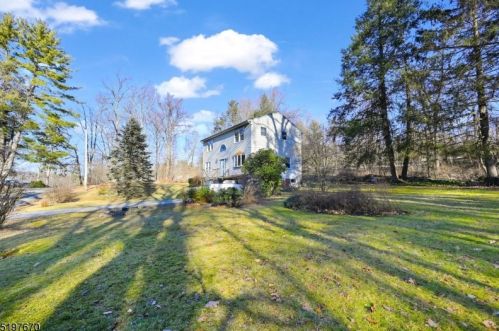 29 Roosevelt Rd, West Milford Lakes, NJ 07480-3364