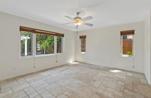 955 Agate St, San Diego CA  92109-1175 exterior